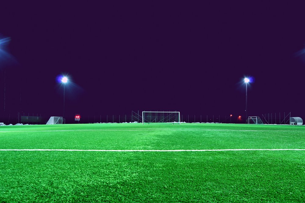 Fußballplatz in der Nacht